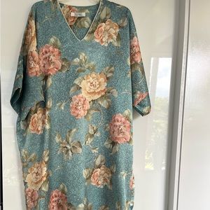 Carlton Hall Women’s Floral V-Neck Caftan Robe